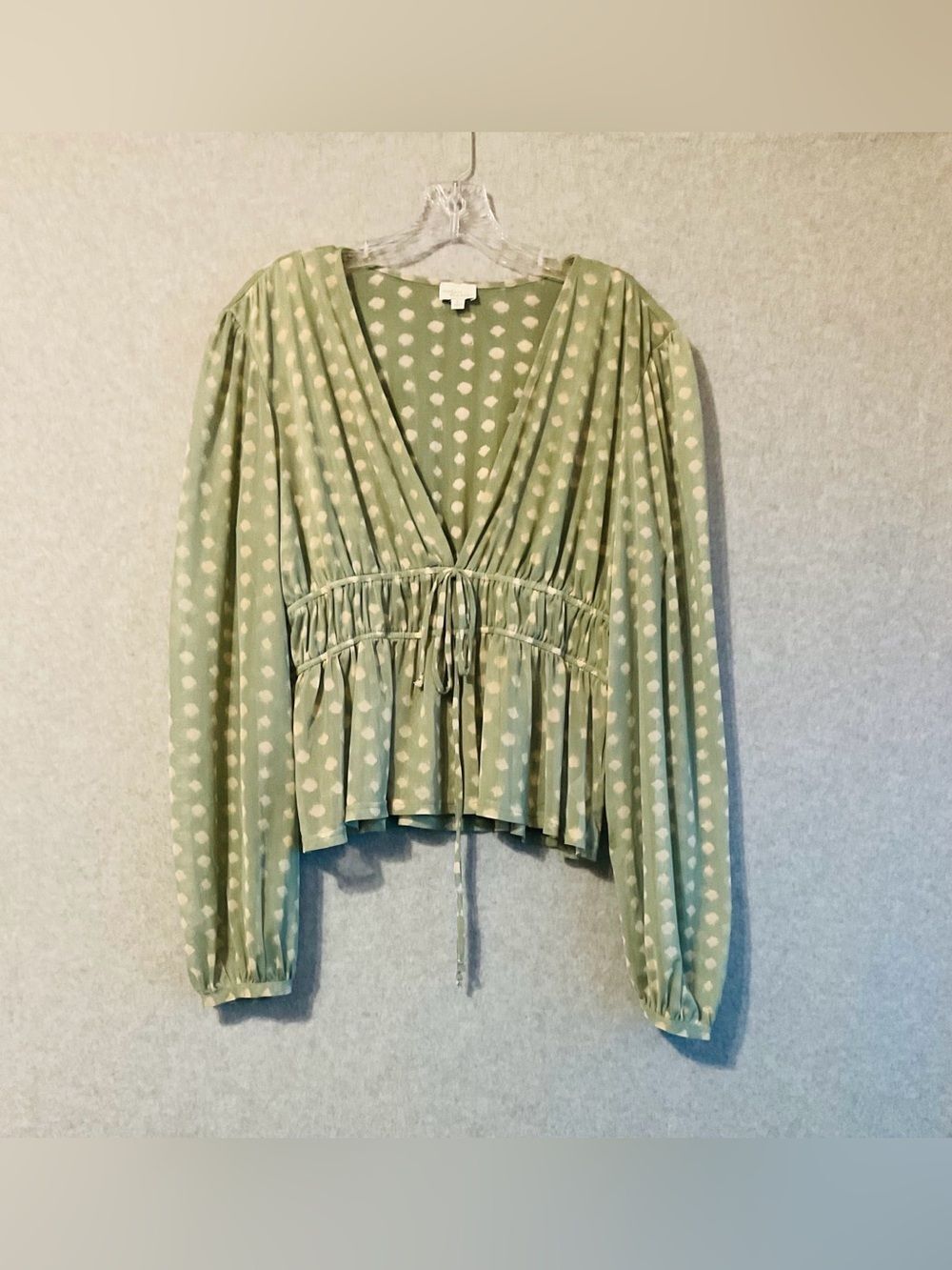 Madison & Berkeley Sage Green Polka Dot V-Neck Peplum Blouse SZ L